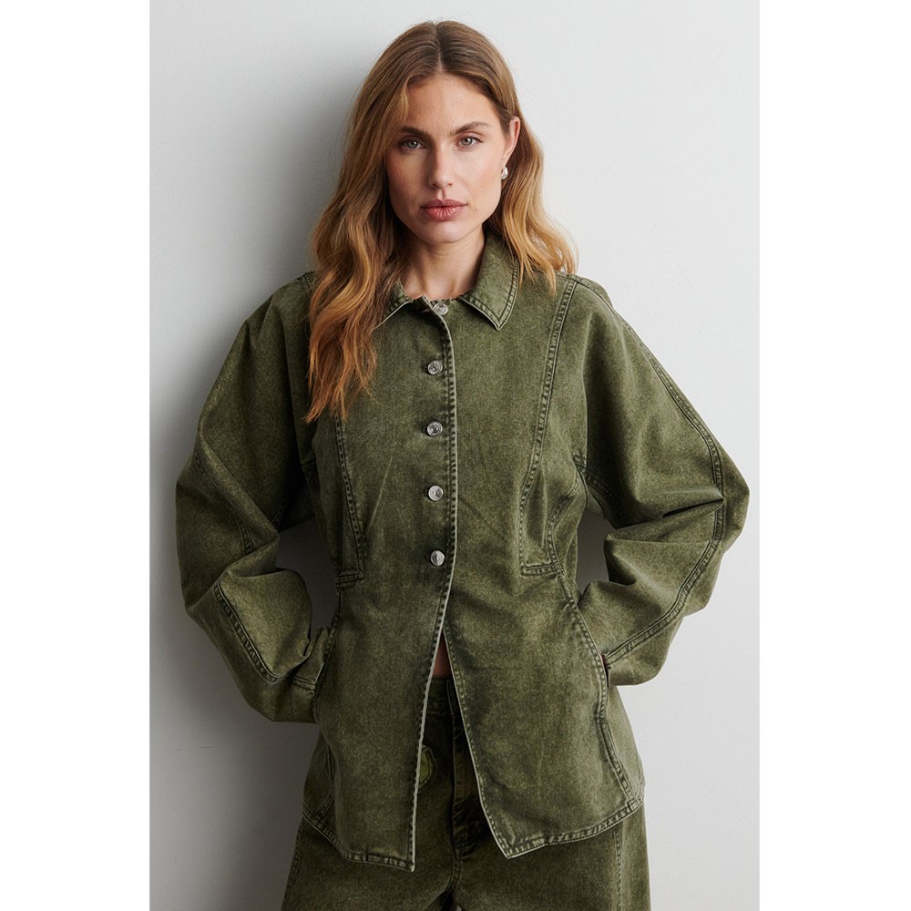 GREEN